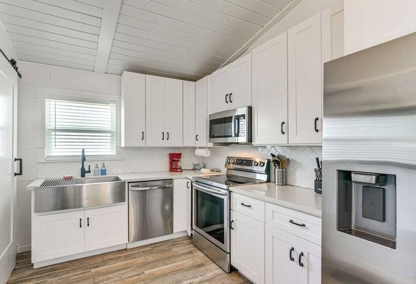 Walk To Beach & State Park: Texas Gulf Coast Home