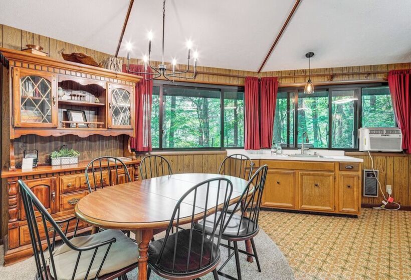 The Round House    Treetop North Carolina Cabin!