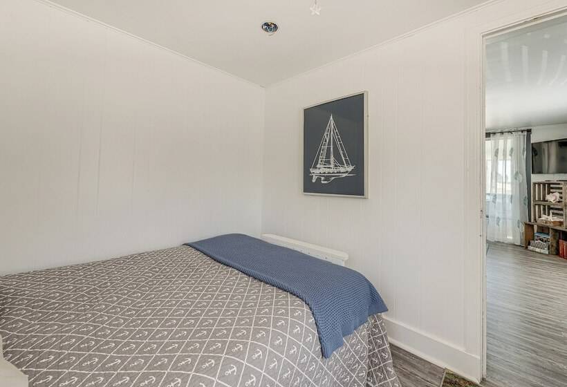 Cozy Wells Cottage W/ Deck: Steps To Beach!