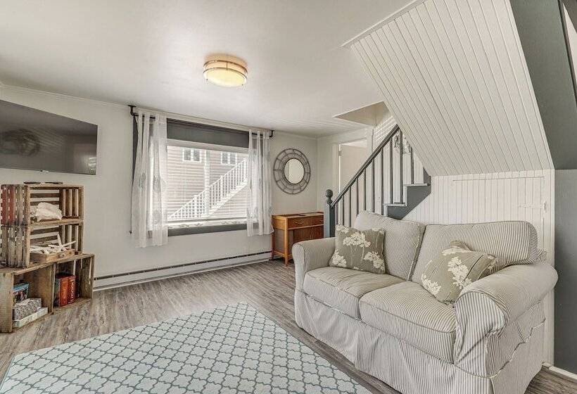 Cozy Wells Cottage W/ Deck: Steps To Beach!