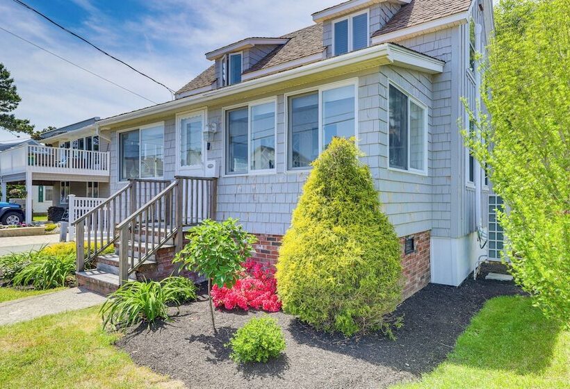 Cozy Wells Cottage W/ Deck: Steps To Beach!