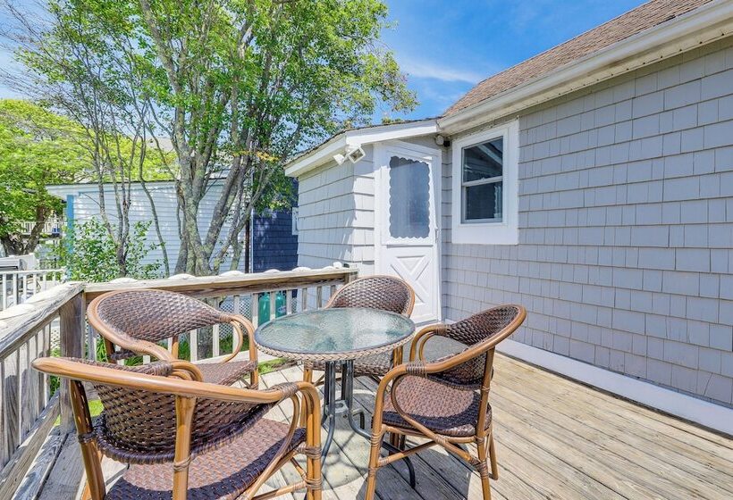Cozy Wells Cottage W/ Deck: Steps To Beach!