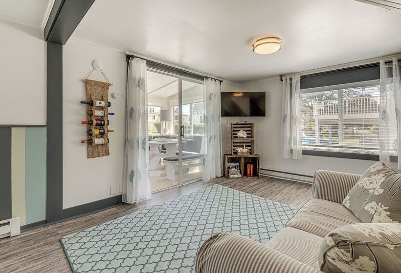 Cozy Wells Cottage W/ Deck: Steps To Beach!