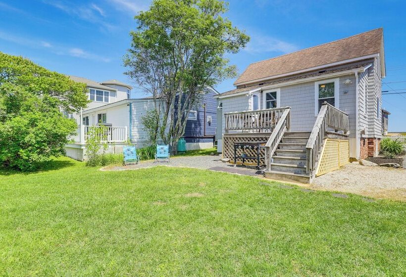 Cozy Wells Cottage W/ Deck: Steps To Beach!