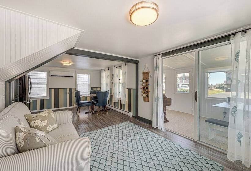 Cozy Wells Cottage W/ Deck: Steps To Beach!