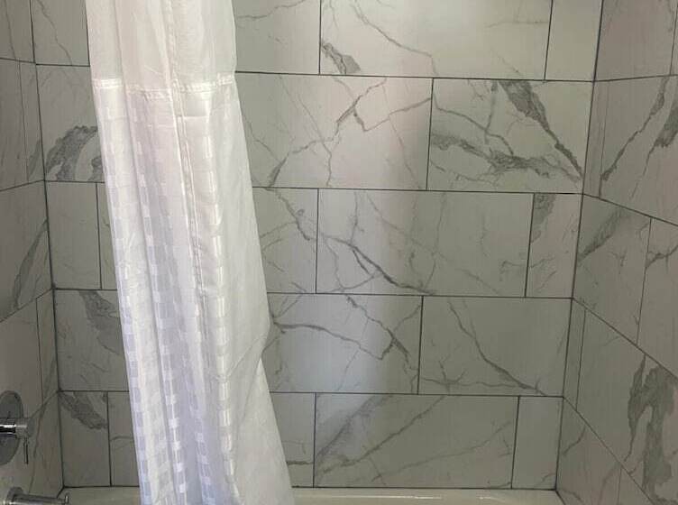 Travelers Rest Motel