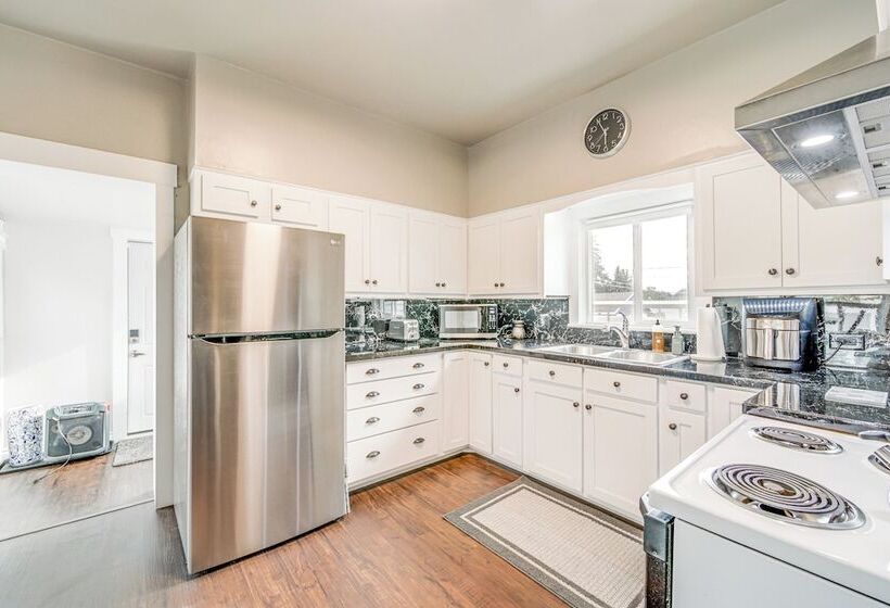 Updated Spokane Home W/ Furnished Patio Near Dtwn!