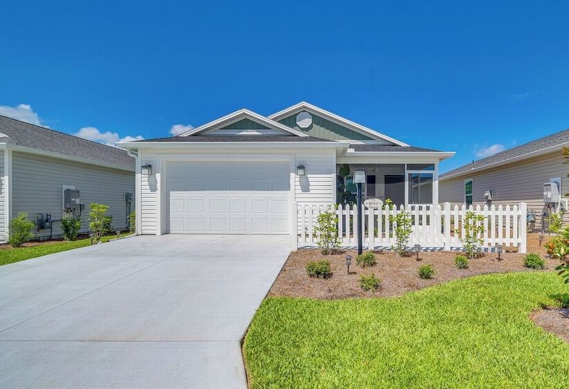 Villages Home In Gated Community W/ Pool Access!