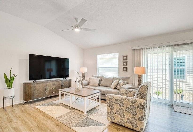 Villages Home In Gated Community W/ Pool Access!