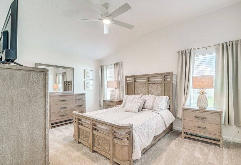 Villages Home In Gated Community W/ Pool Access!