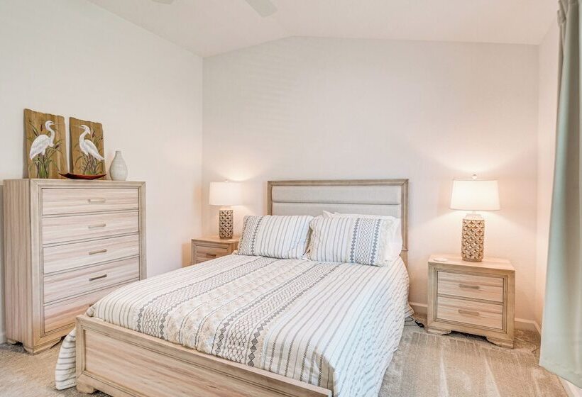 Villages Home In Gated Community W/ Pool Access!