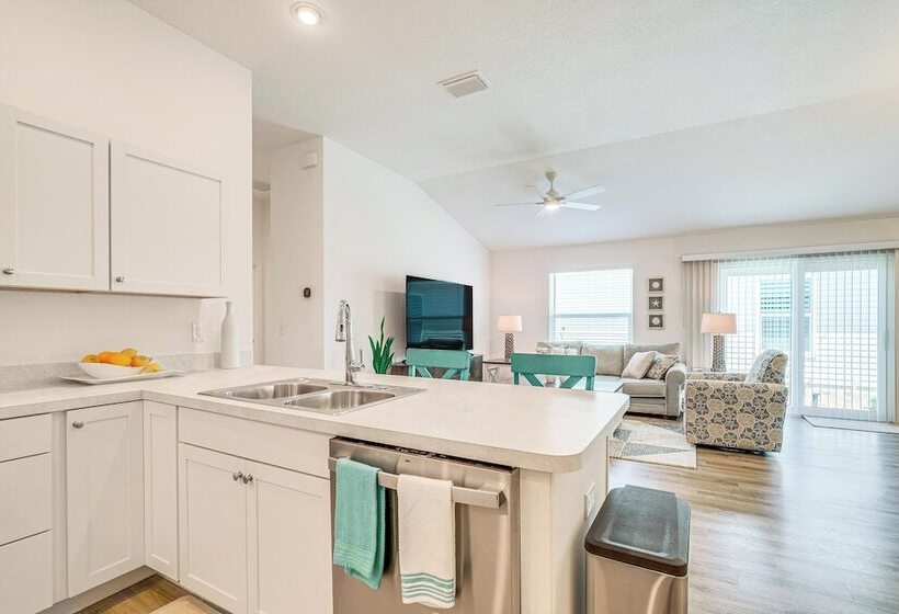 Villages Home In Gated Community W/ Pool Access!