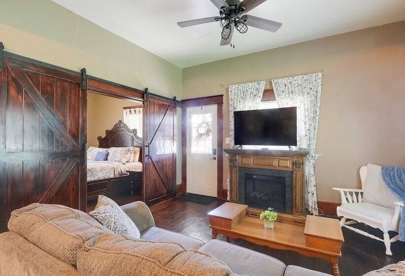 Vintage Belle Plaine Farmhouse W/ Fire Pit!