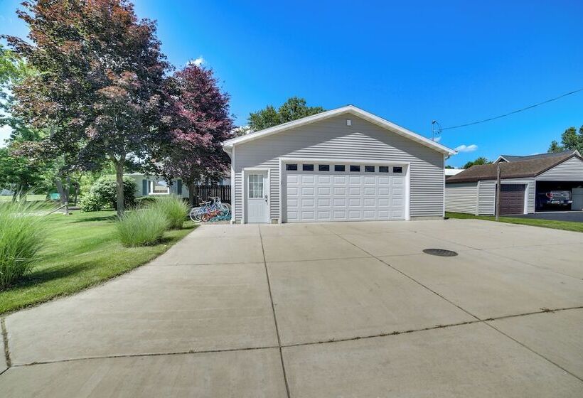 Waterfront Clarklake Escape Deck, Dock & Views