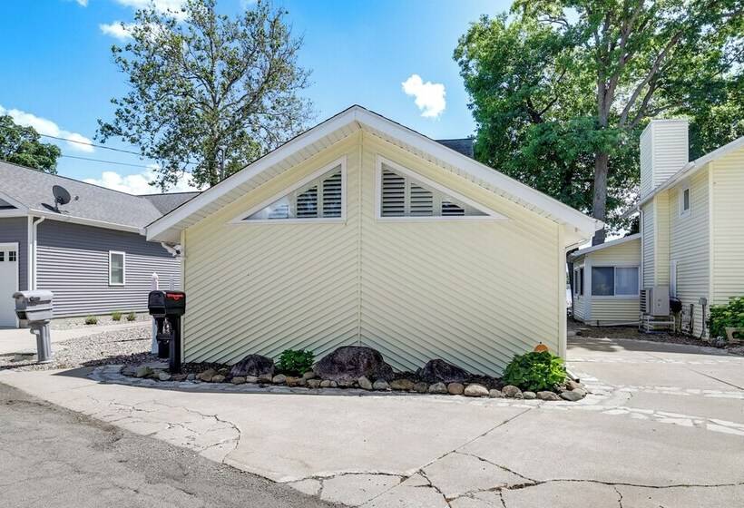 Waterfront Clarklake Escape Deck, Dock & Views