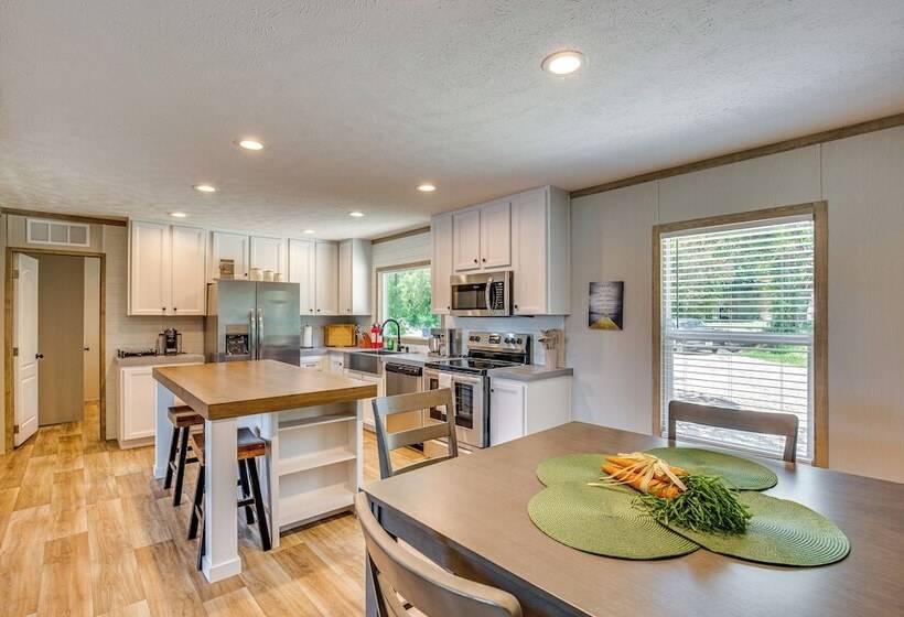 Cedar Creek Reservoir Home W/ Private Boat Ramp!