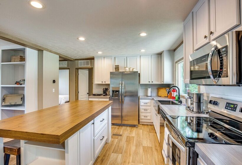 Cedar Creek Reservoir Home W/ Private Boat Ramp!