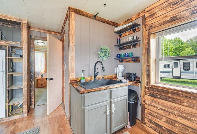 Wisconsin Lakeside Cottage W/ Deck, Views