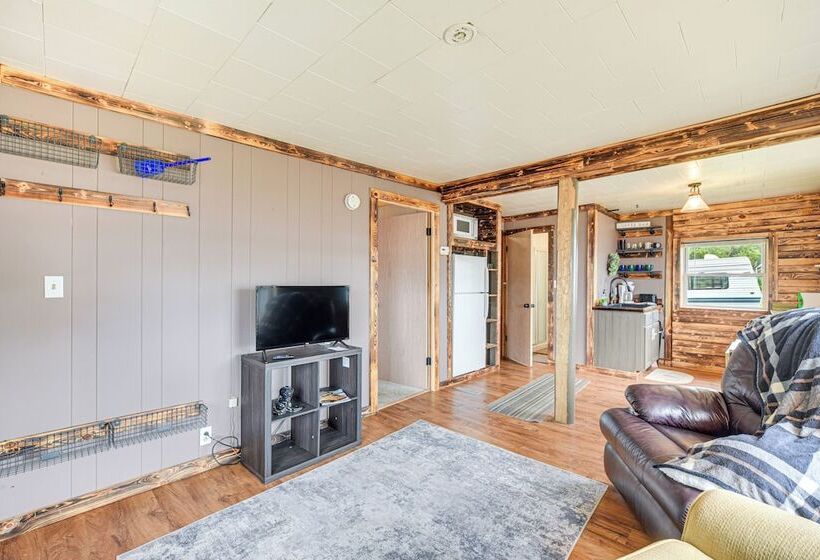 Wisconsin Lakeside Cottage W/ Deck, Views