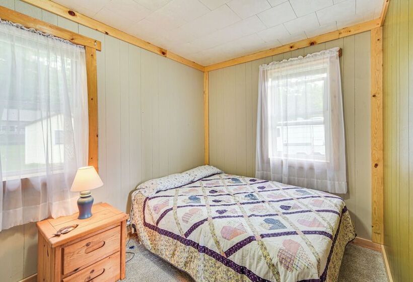 Wisconsin Lakeside Cottage W/ Deck, Views