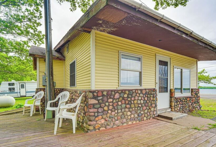 Wisconsin Lakeside Cottage W/ Deck, Views