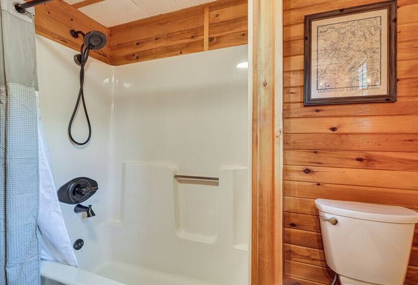 Woodsy Beaver Cove Cabin W/ Deck & Fire Pit!