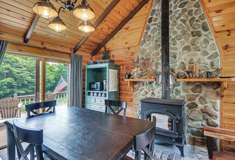 Woodsy Beaver Cove Cabin W/ Deck & Fire Pit!