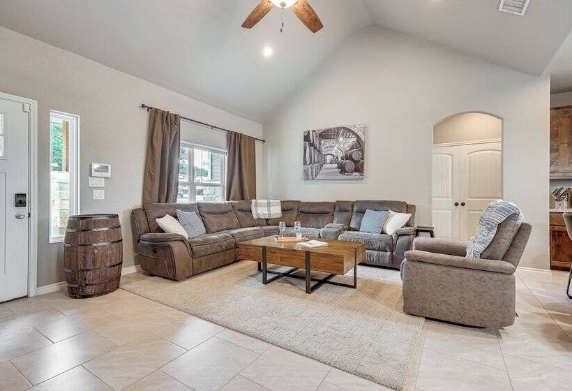 Canyon Lake Home W/ Private Pool, Hot Tub & Sauna!