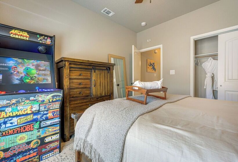 Canyon Lake Home W/ Private Pool, Hot Tub & Sauna!