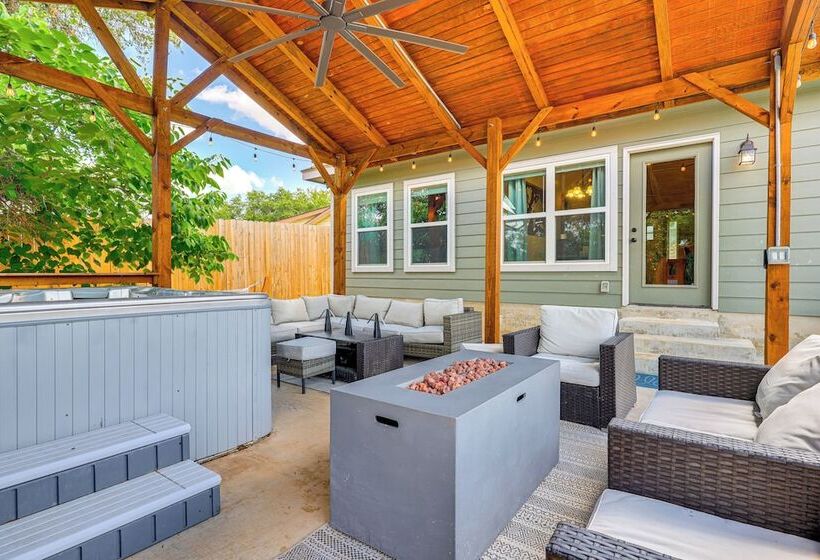 Canyon Lake Home W/ Private Pool, Hot Tub & Sauna!