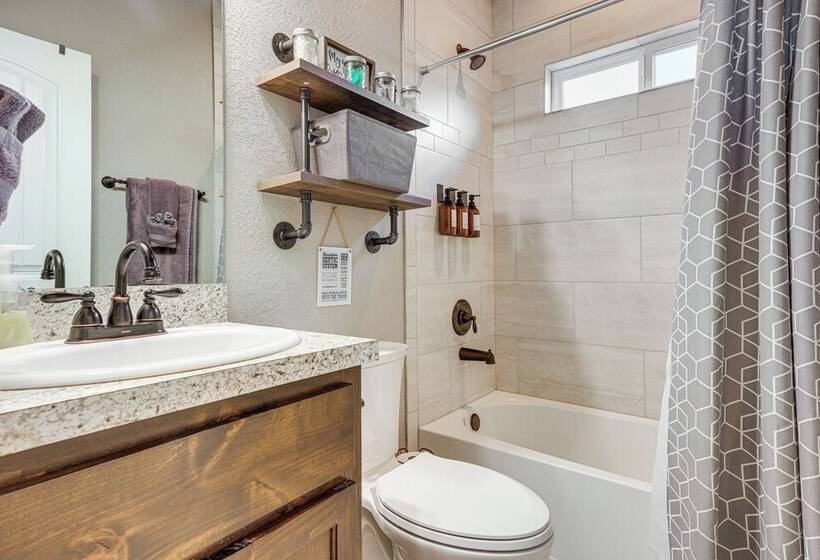 Canyon Lake Home W/ Private Pool, Hot Tub & Sauna!