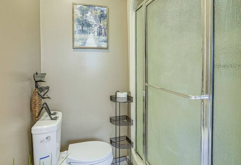 Charming Simsboro Retreat On 5 Acres W/ Patio!