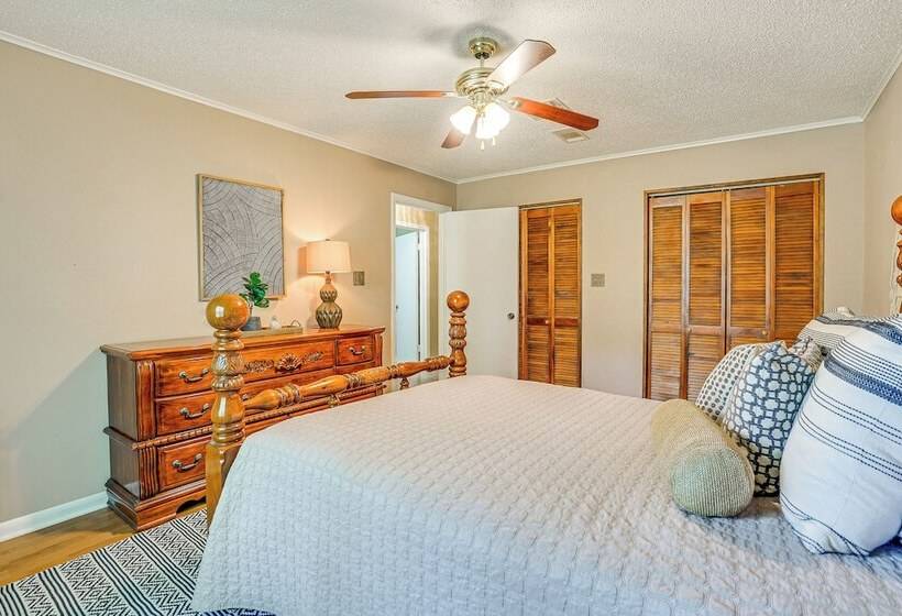 Charming Simsboro Retreat On 5 Acres W/ Patio!