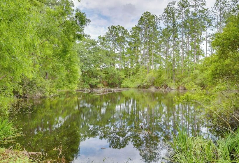 Cozy Fairhope Retreat W/ Patio & Grill!