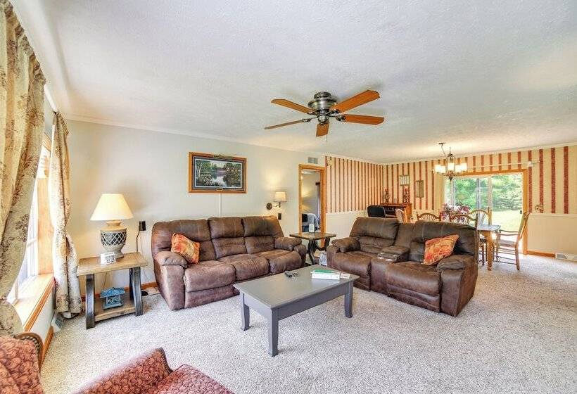 Family Friendly Gladstone Home Near Lake Michigan!