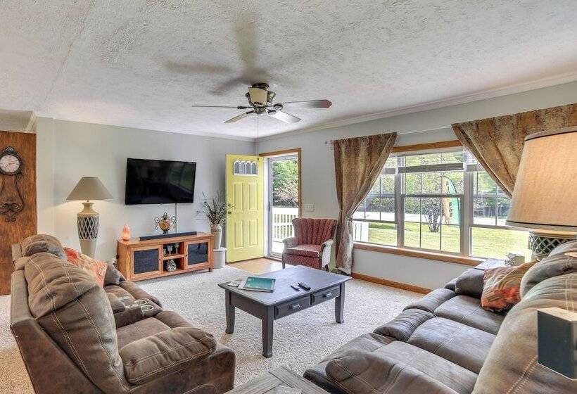 Family Friendly Gladstone Home Near Lake Michigan!