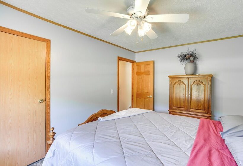 Family Friendly Gladstone Home Near Lake Michigan!