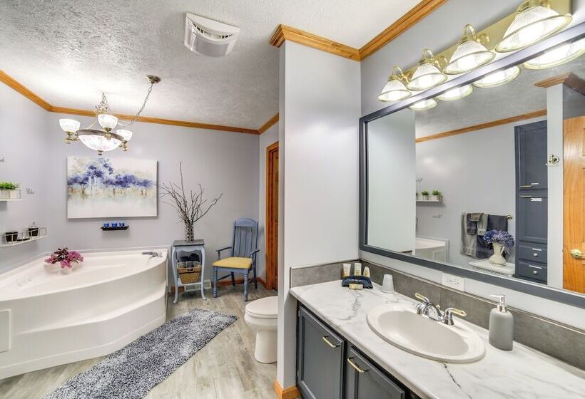 Family Friendly Gladstone Home Near Lake Michigan!