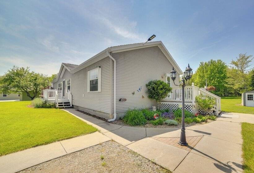 Family Friendly Gladstone Home Near Lake Michigan!