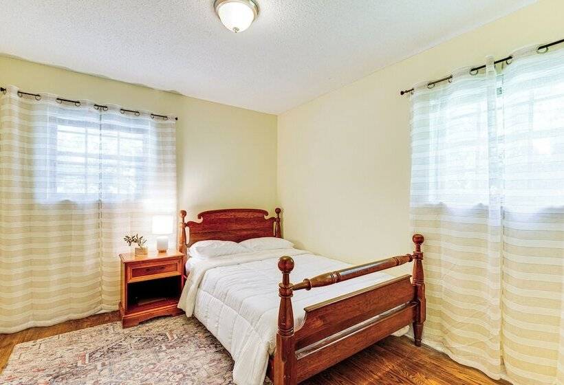 Family Friendly Huntsville Home W/ Spacious Yard