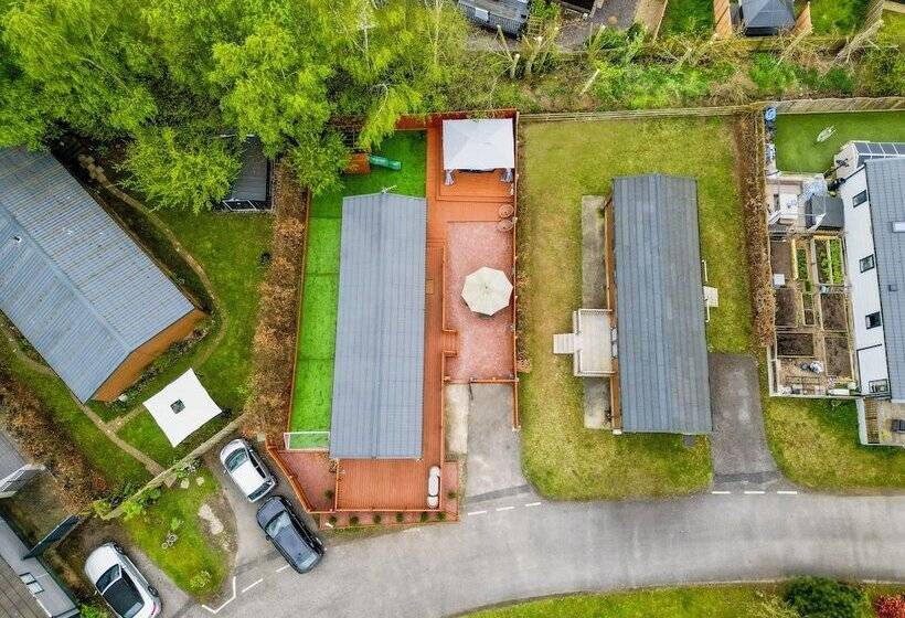 Family Luxury Cabin Retreat With Hot Tub