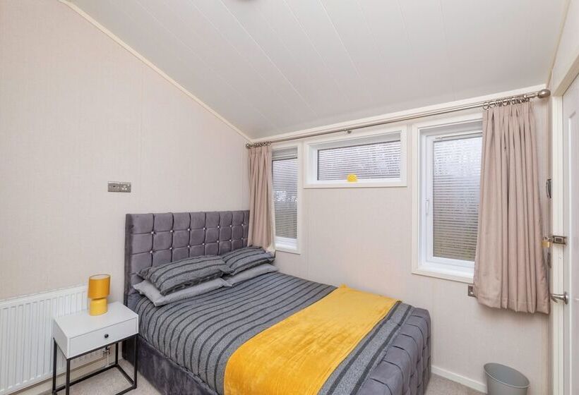 Family Luxury Cabin Retreat With Hot Tub