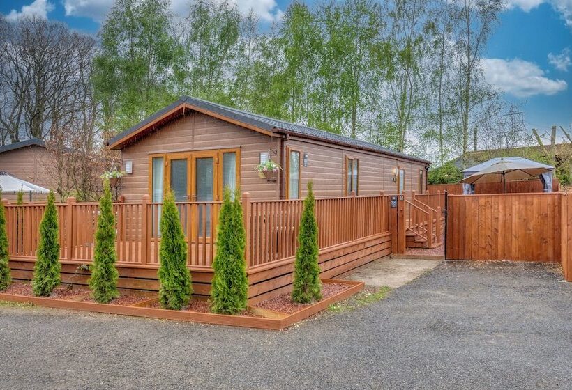 Family Luxury Cabin Retreat With Hot Tub