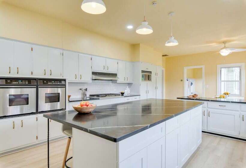 Game Farm Villa By Avantstay 10bdr, Private Pond, Spa, Pool Family Friendly