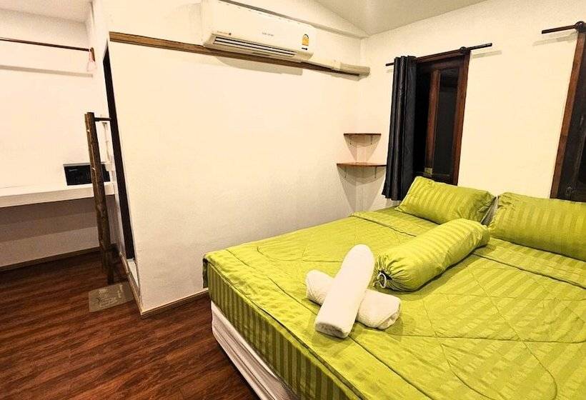 Hideout Hostel