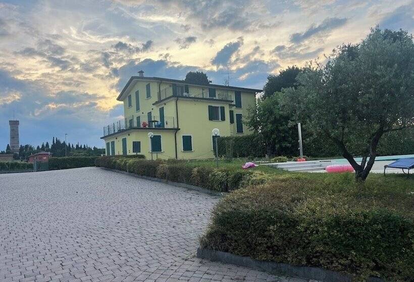 ホテル Albergo Quattro Pini