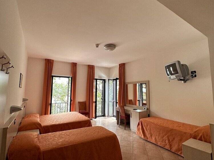 Отель Athena Palace