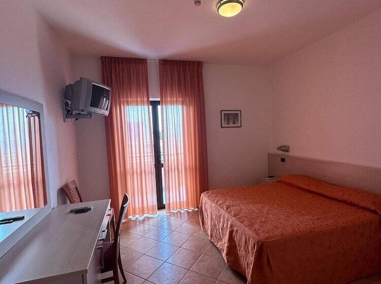 Отель Athena Palace