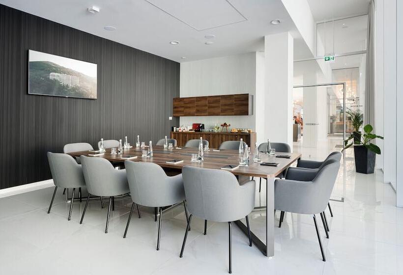 هتل Crystal Mountain