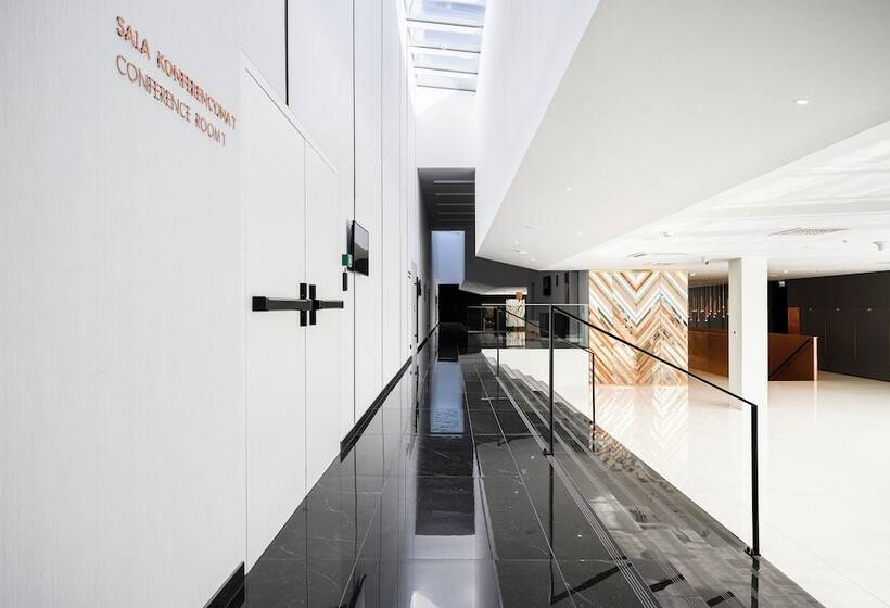 هتل Crystal Mountain